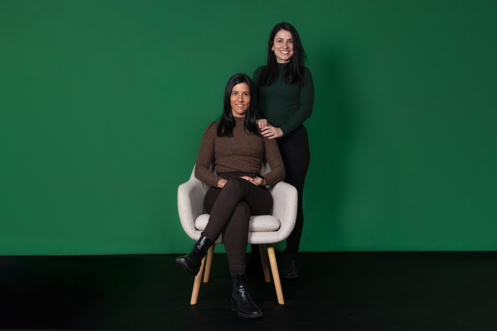 La disciplina ha madurado 1 Mayra Poitena y Bruna Angrisani, cofundadoras de Vetbio, clínica veterinaria integrativa en Barcelona
